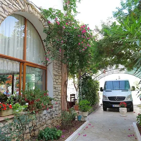 Rixhi 3* Sarandë